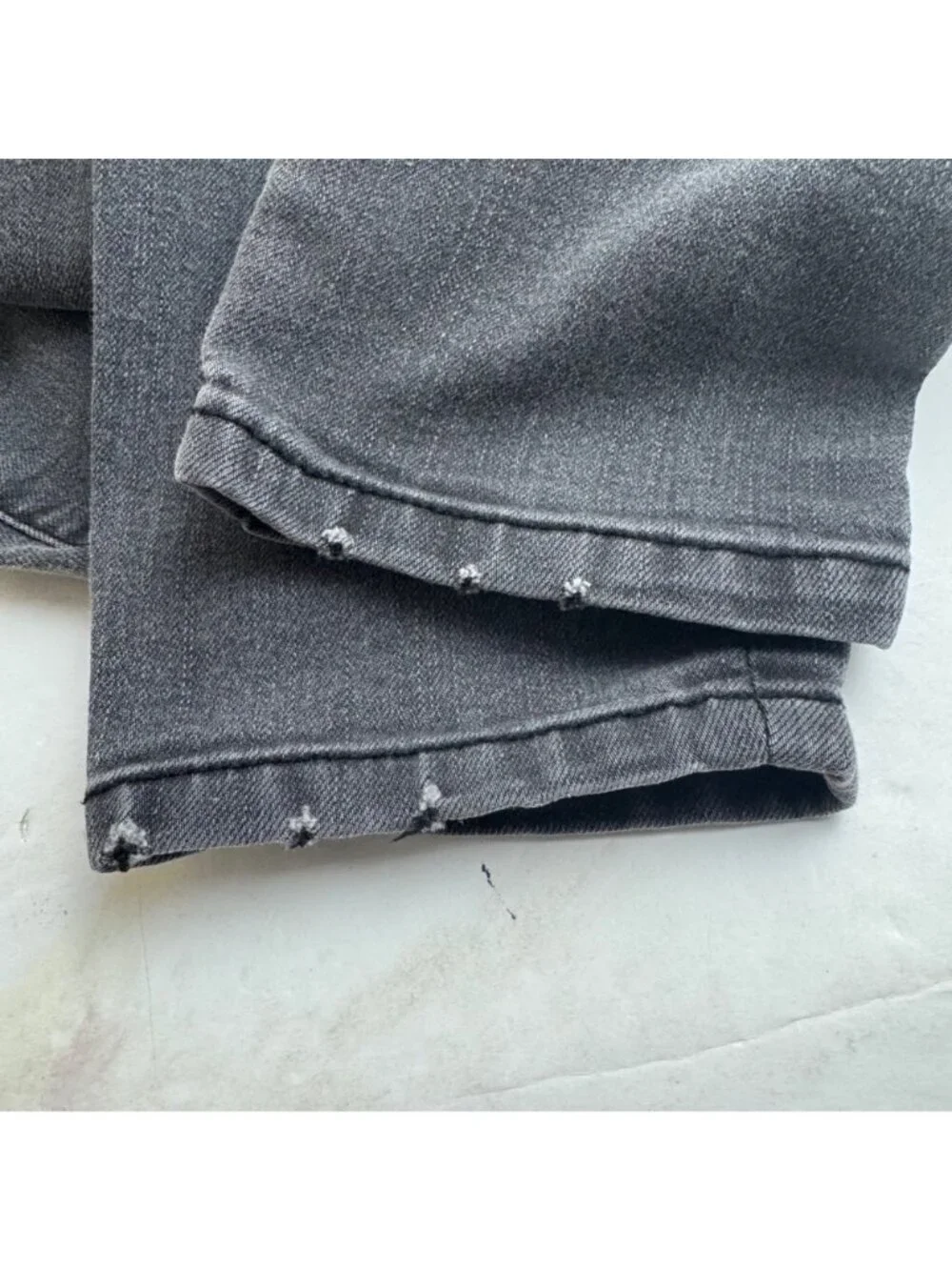 Harper Jeans Grey Faded Women's Size 28 Straight Leg Casual Distressed